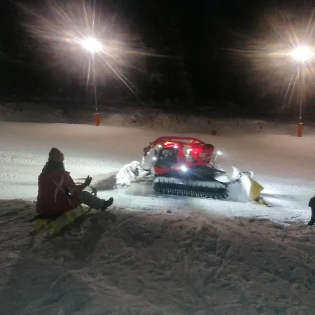 - Dom Horskej Sluzby Jasna ホステル デマノブスカ・ドリーナ